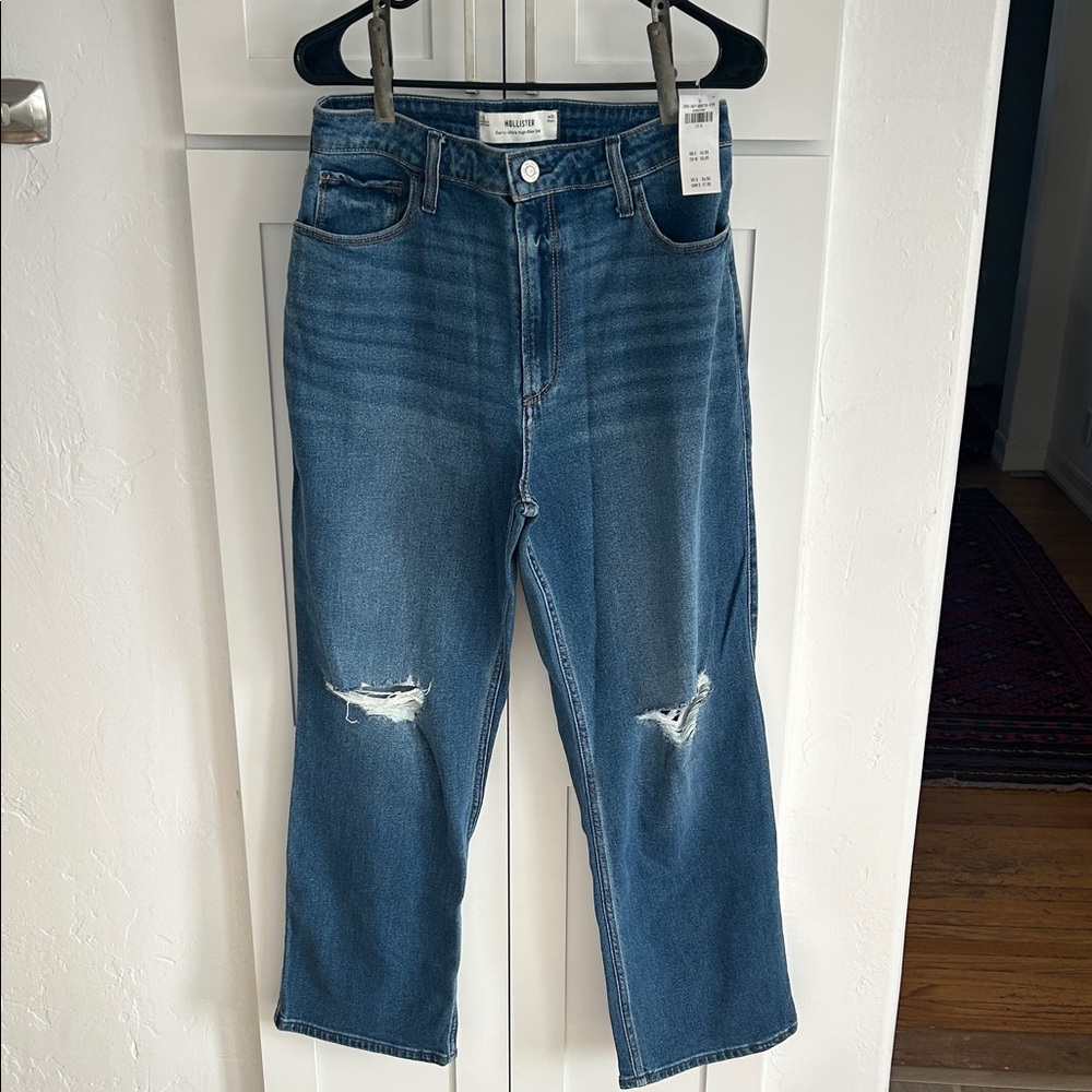 Hollister women's Relaxed Blue Jeans